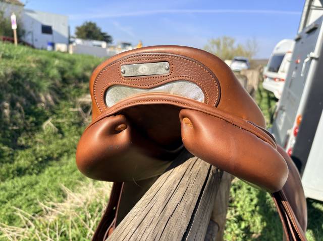 Sella da salto ostacoli Delgrange  17" - 2024