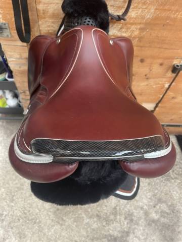 Sella da salto ostacoli CWD  17.5" - 2025