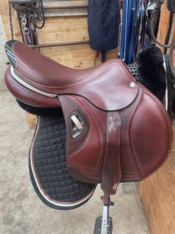 Sella da salto ostacoli CWD  17.5" - 2025