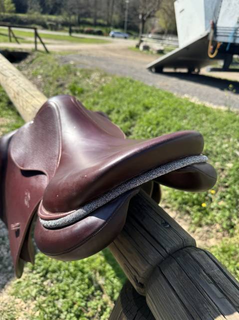 Sella da salto ostacoli Devoucoux  17" - 2024