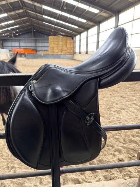 Sella da salto ostacoli  ACAVALLO  17" - 2021