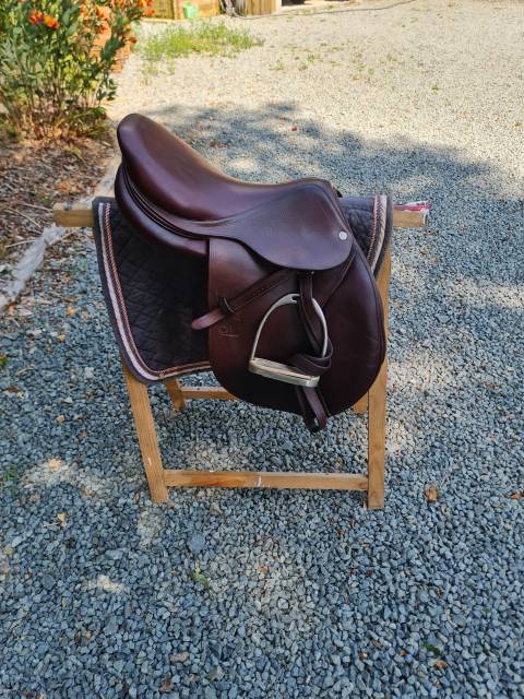 Sella da salto ostacoli CWD  17.5" - 2015