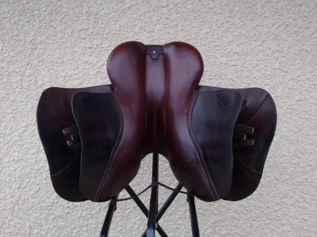 Sella da salto ostacoli CWD  18" - 2021