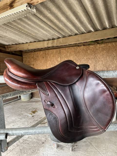 Sella da salto ostacoli CWD  17.5" - 2015