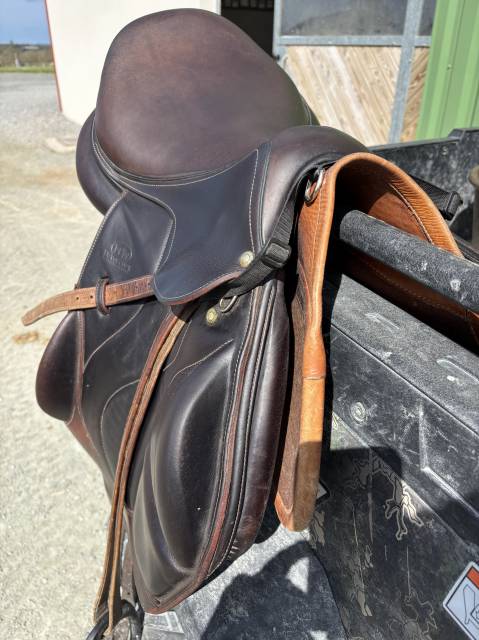 Sella da salto ostacoli Devoucoux  17" - 2016