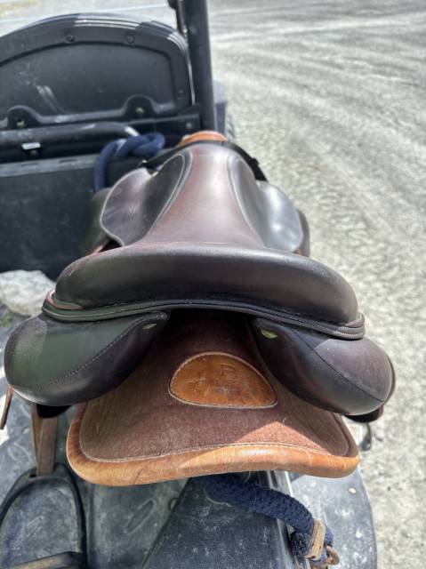 Sella da salto ostacoli Devoucoux  17" - 2016