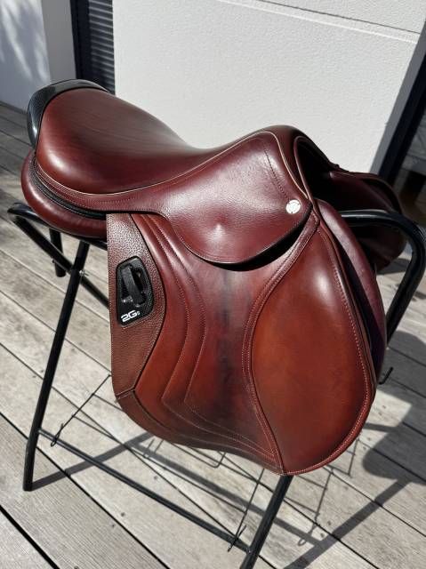 Sella da salto ostacoli CWD  17" - 2024