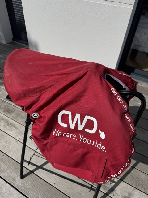 Sella da salto ostacoli CWD  17" - 2024