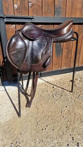 Sella da salto ostacoli Ikonic  17.5" - 2022