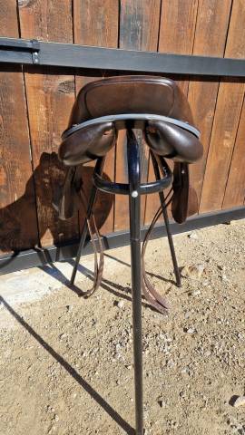 Sella da salto ostacoli Ikonic  17.5" - 2022