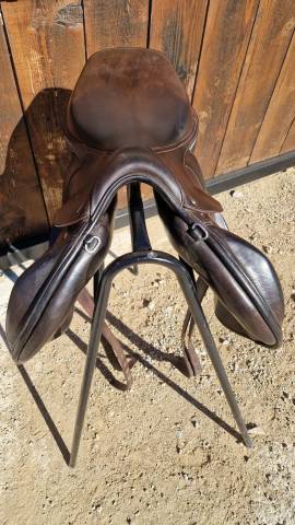 Sella da salto ostacoli Ikonic  17.5" - 2022