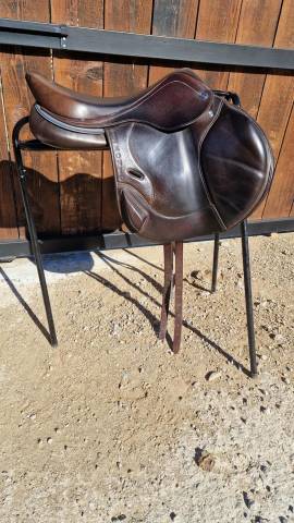 Sella da salto ostacoli Ikonic  17.5" - 2022