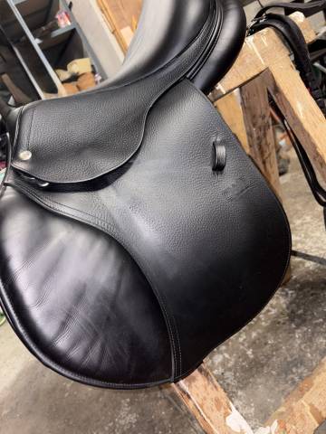 Sella da salto ostacoli CWD  17" - 2022