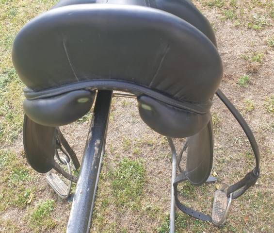 Sella da dressage Devoucoux  17" - 2010
