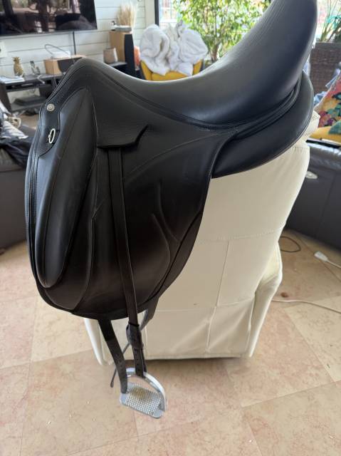 Sella da dressage Devoucoux  18" - 2022