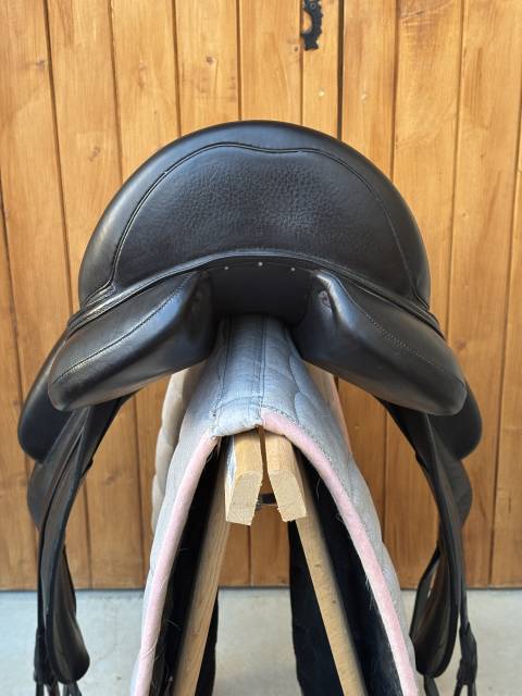 Sella da dressage Forestier  18" - 2017