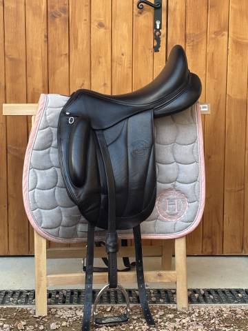 Sella da dressage Forestier  18" - 2017