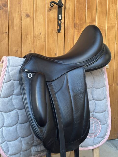 Sella da dressage Forestier  18" - 2017