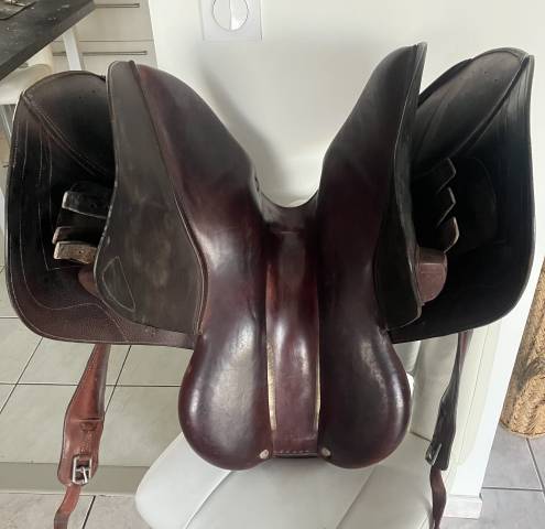 Sella da salto ostacoli CWD  17.5" - 2016