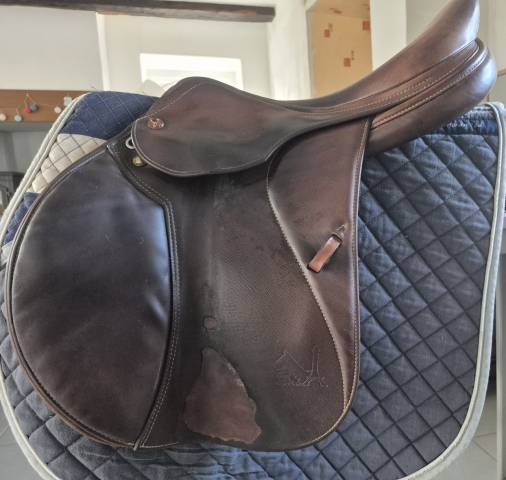 Sella da salto ostacoli Prestige Italia  17" - 2010