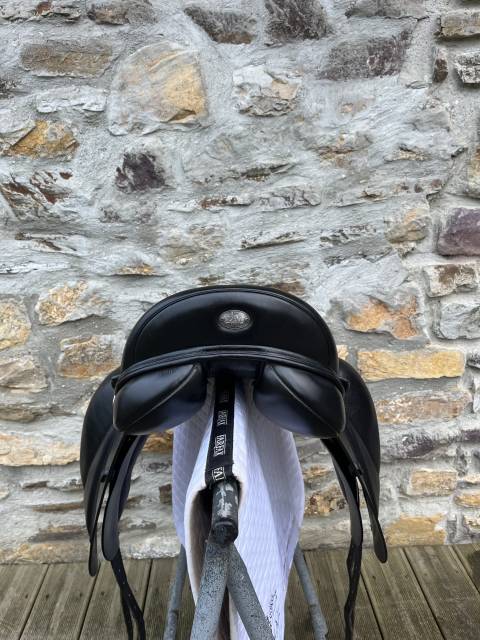 Sella da dressage Fairfax  17" - 2023