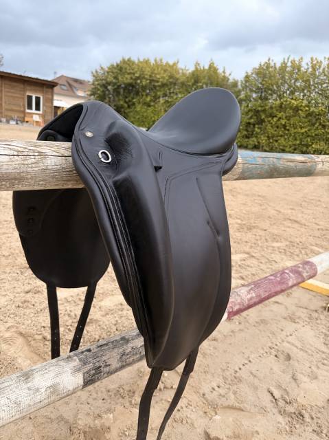 Sella da dressage Devoucoux  17" - 2010
