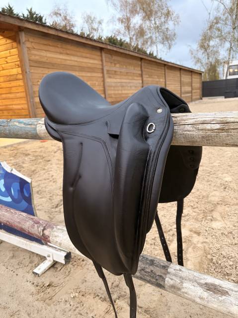 Sella da dressage Devoucoux  17" - 2010