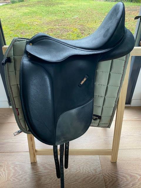 Sella da dressage Wintec  18" - 2012