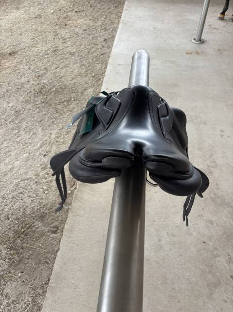 Sella da salto ostacoli Devoucoux Enara Evo 17.5" - 2025