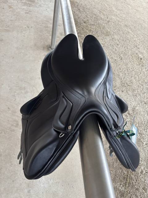 Sella da salto ostacoli Devoucoux Enara Evo 17.5" - 2025