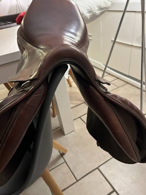 Sella da salto ostacoli Ikonic  17" - 2020