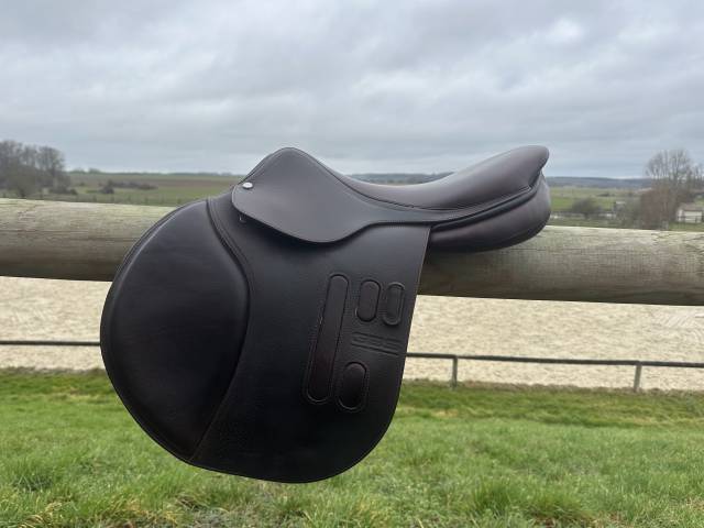 Sella da salto ostacoli GBS  17" - 2024