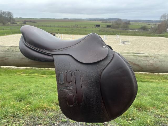 Sella da salto ostacoli GBS  17" - 2024