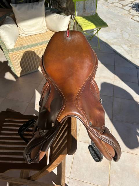 Sella da salto ostacoli Equipe  17.5" - 2018