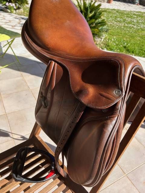 Sella da salto ostacoli Equipe  17.5" - 2018