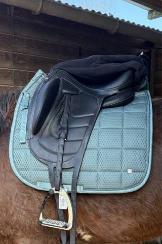 Sella da dressage Devoucoux  17" - 2023