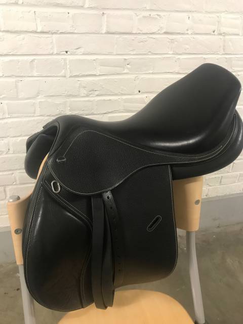 Sella da salto ostacoli Ikonic  17.5" - 2015