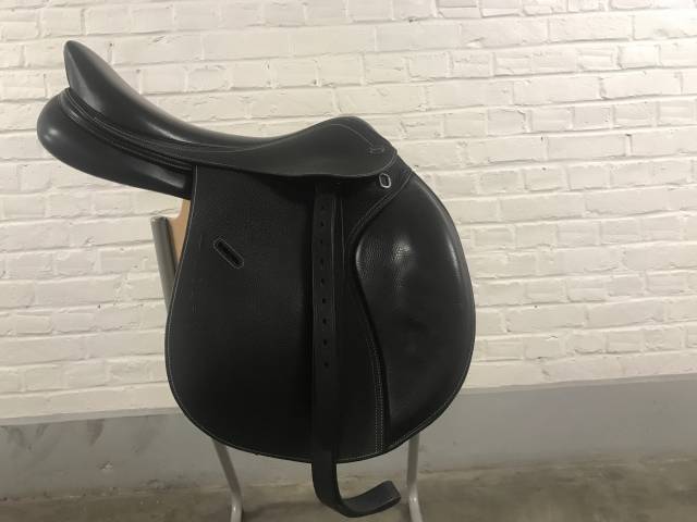 Sella da salto ostacoli Ikonic  17.5" - 2015