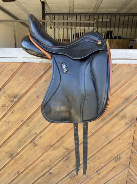 Sella da dressage Zaldi  17.5" - 2022