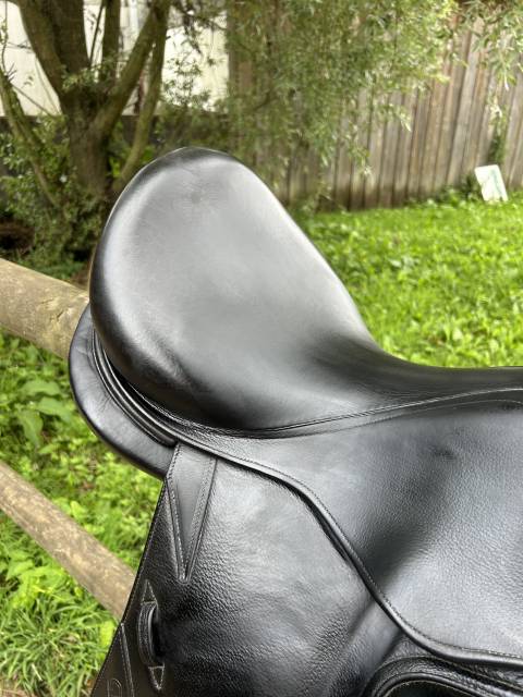 Sella da dressage CWD  17.5" - 2013