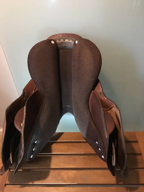 Sella da salto ostacoli Devoucoux Marque GT Concept  17.5" - 2019