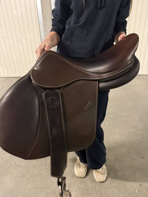 Sella da salto ostacoli Forestier  17.5" - 2024