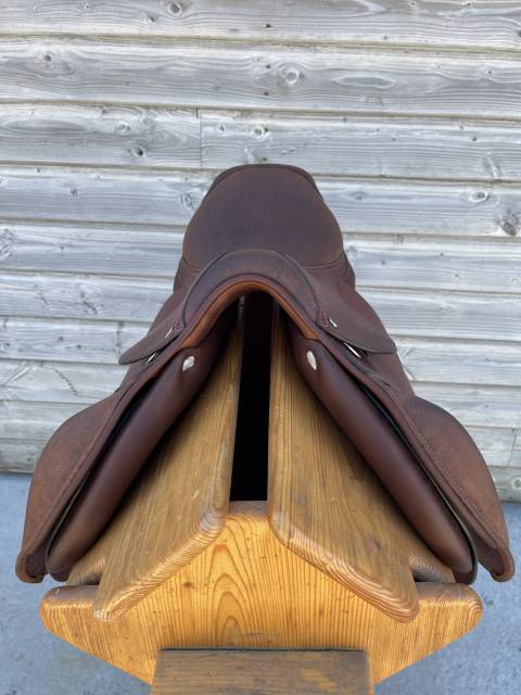 Sella da salto ostacoli CWD  16.5" - 2025