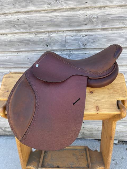 Sella da salto ostacoli CWD  16.5" - 2025