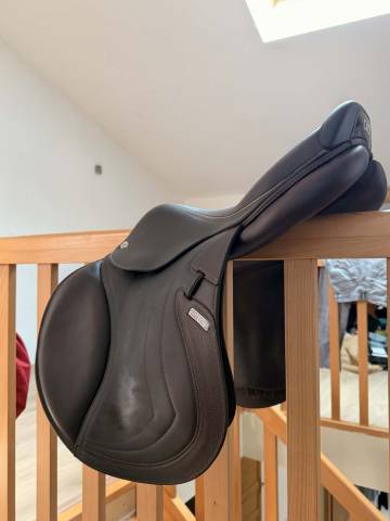 Sella da salto ostacoli CWD  17.5" - 2023