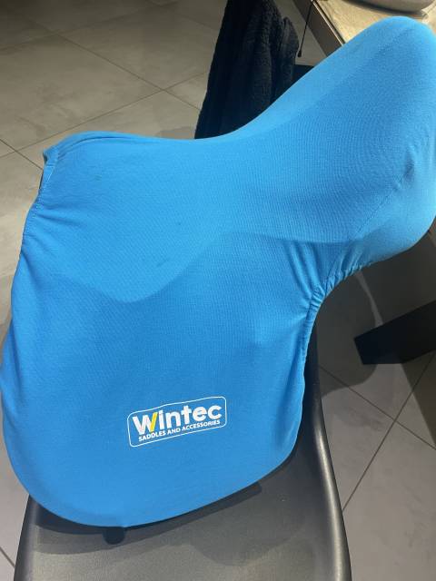 Sella sintetica Wintec  17.5" - 2021