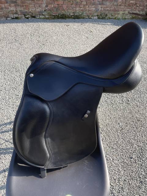 Sella sintetica Wintec  17.5" - 2021