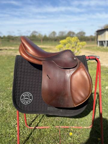 Sella da salto ostacoli Butet  17.5" - 2023