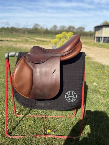 Sella da salto ostacoli Butet  17.5" - 2023