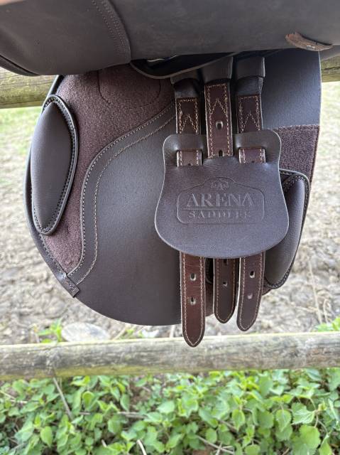 Sella da salto ostacoli Arena Pro Jump 17.5" - 2026